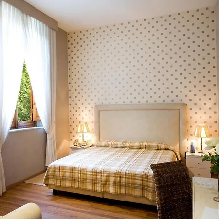 Astoria Hotel 4*
